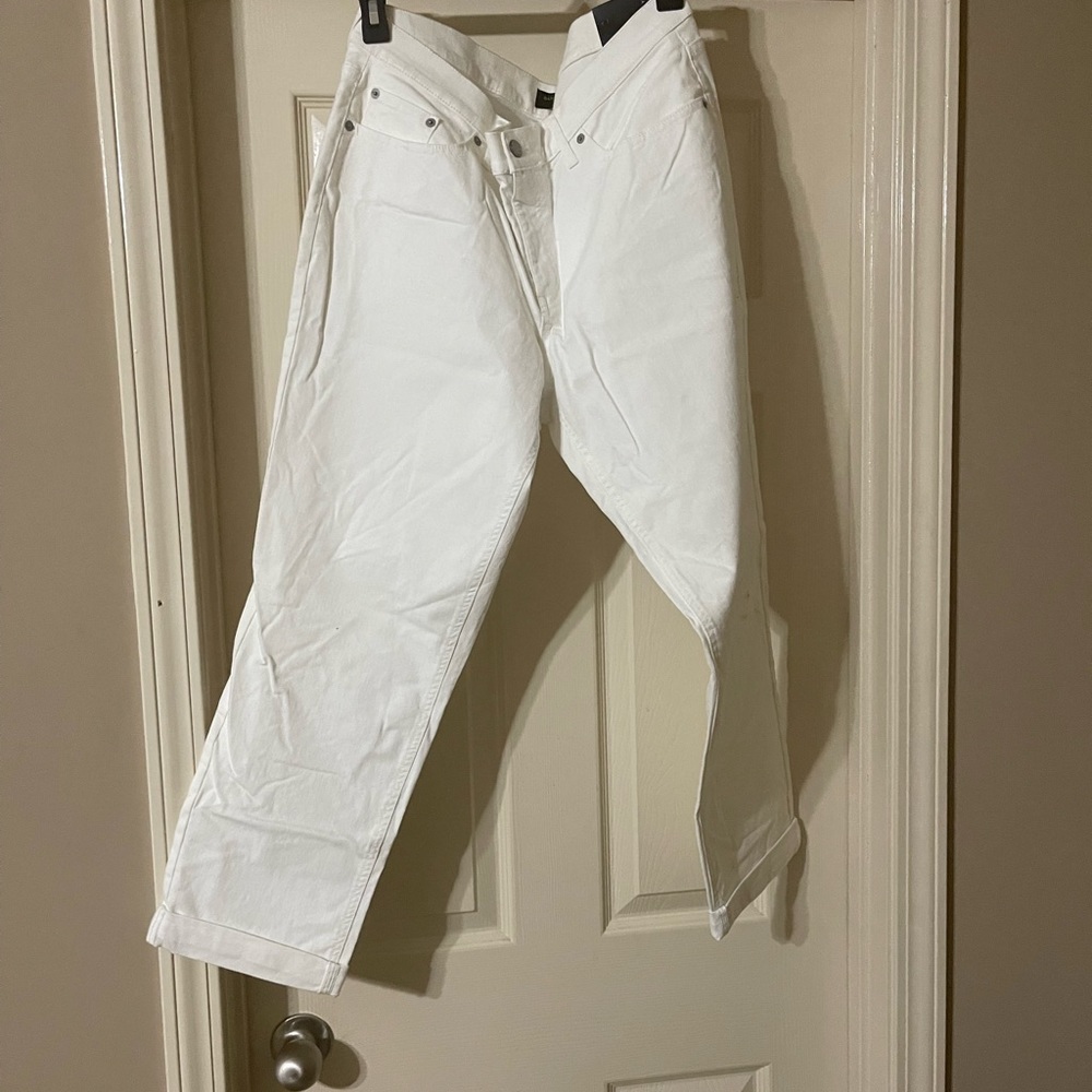 Never worn white Banana Republic Factory Store Girlfriend jeans.